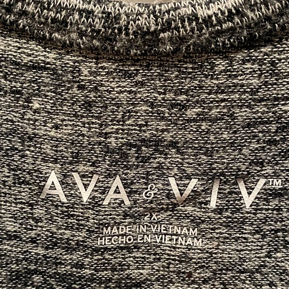 Ava Viv 2X Black Crisscross Neck Top Plus Size Tee - Picture 2 of 8